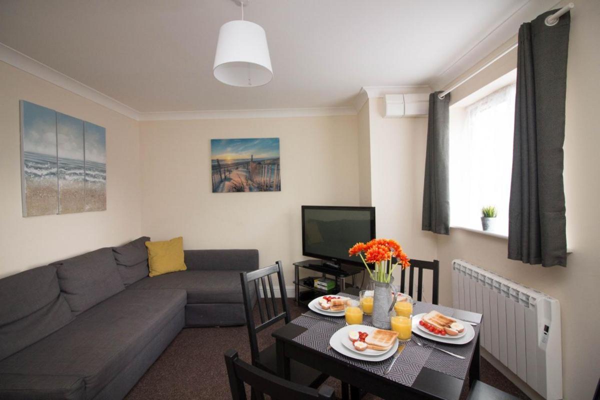 Stayzo Penthouse Accommodation 2- Premier Lodge Саутгемптон Екстер'єр фото